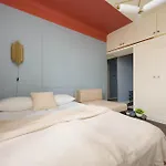 Art In Near Pge By Renters アパート ワルシャワ